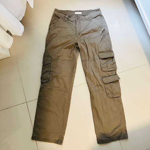 Abercrombie & Fitch women cargo pants - Picture 2 of 6